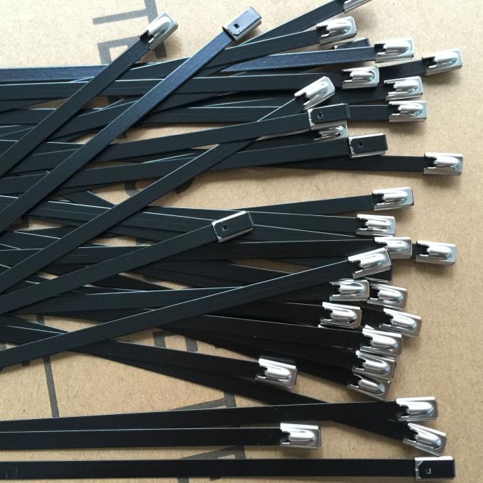 Bridas de plástico negras ULTRAVIOLETA del metal, lazos del acero inoxidable para congregar los alambres electrónicos