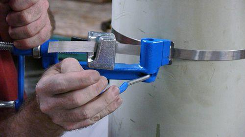 La cremallera azul del acero inoxidable ata la herramienta de la instalación, herramienta durable de la atadura de cables del metal